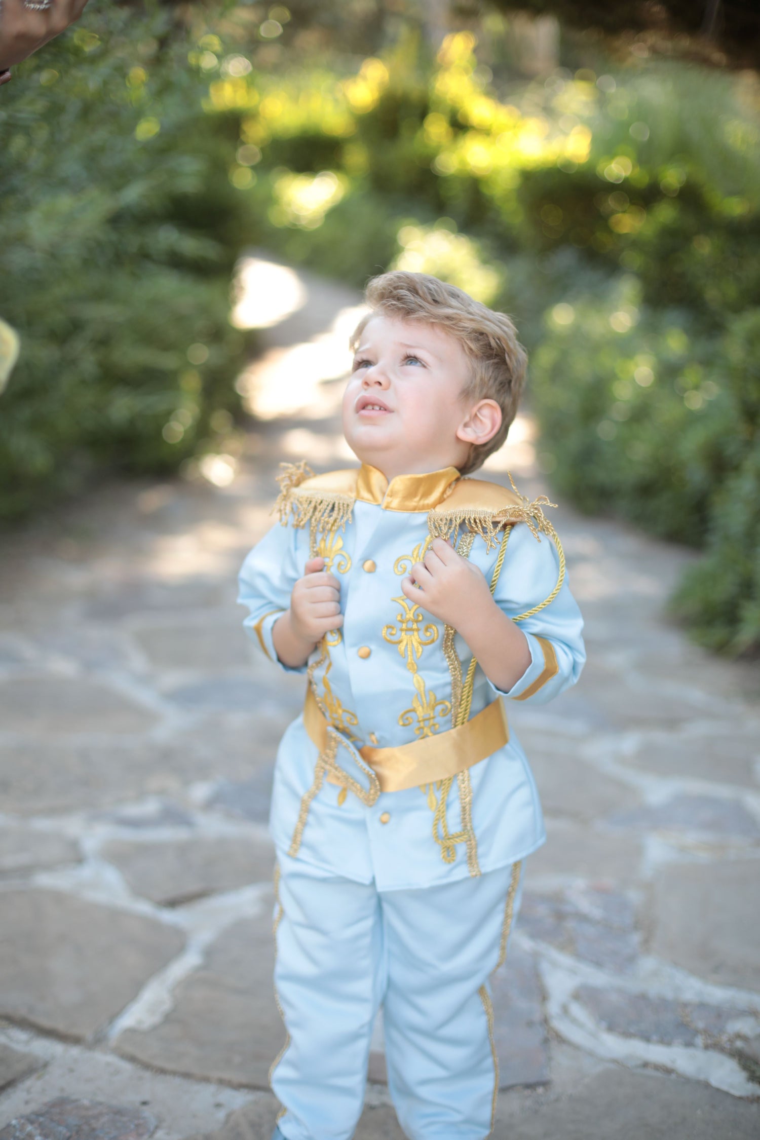 Prince Charming sky blue costume for boys, featuring a light blue jacket with gold detailing and matching pants. Ideal for costume parties or dress-up events, this outfit offers a classic fairytale look with a soft, elegant touch. Baby Girl Dress