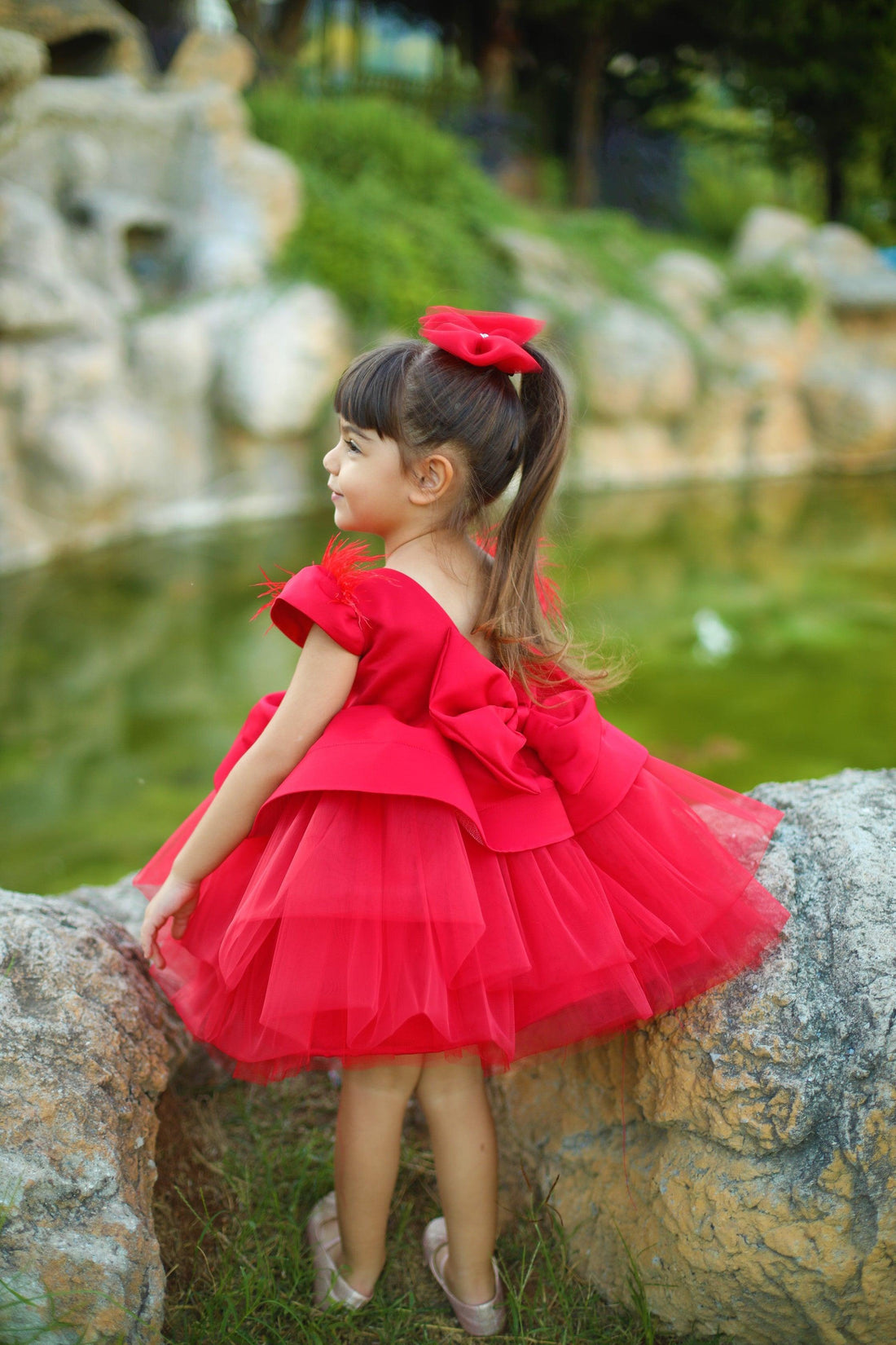 Elegant red flower girl dress made of cotton, tulle, and satin, perfect for weddings and special occasions. Baby Girl Dress for Special Occasion