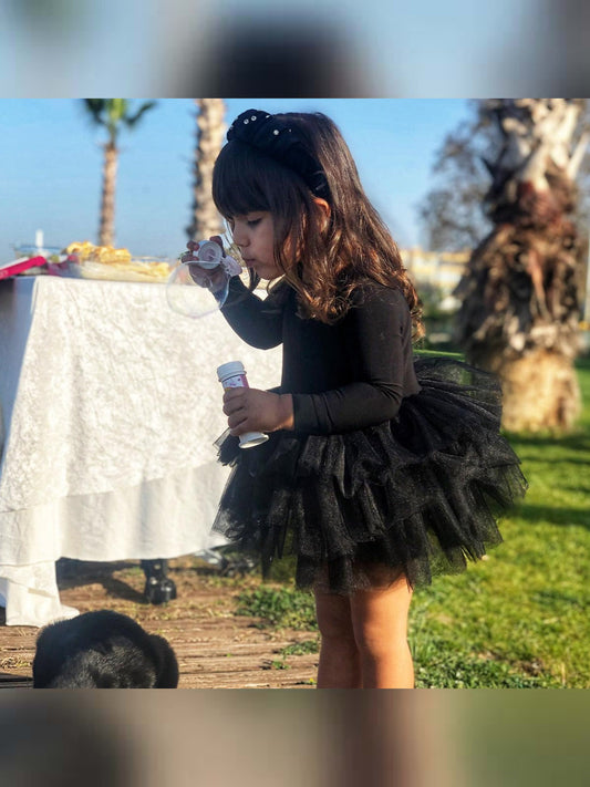 Black ballerina tutu for girls, featuring a classic design perfect for dance recitals, performances, and dress-up.