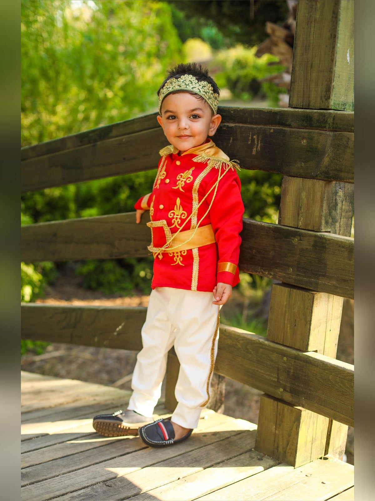 Prince Charming red costume for boys, featuring a striking red jacket with gold accents and matching pants. Perfect for costume parties or themed events, this outfit embodies the classic fairytale prince look