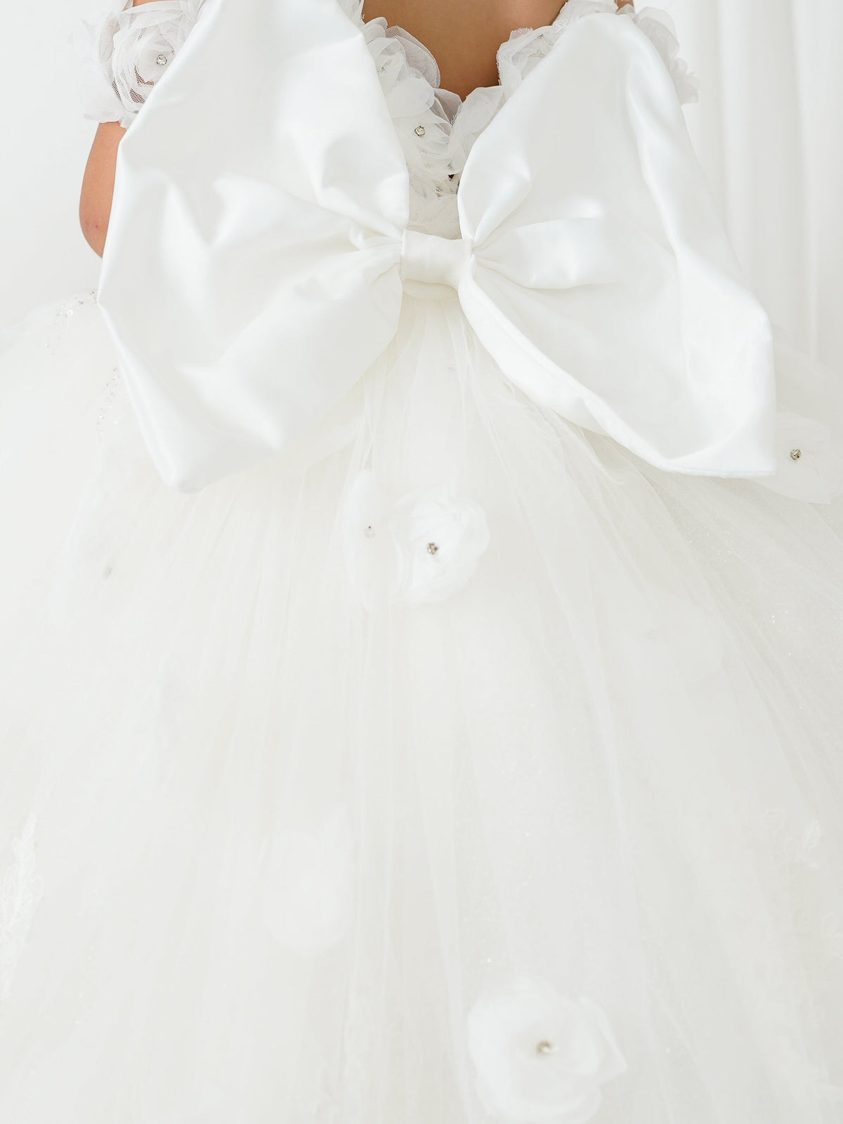 White quinceanera girl dress
