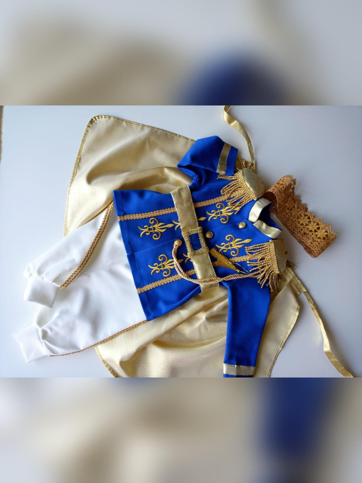 Prince Charming blue costume for boys, featuring a regal blue jacket with gold trim and matching pants. Ideal for costume parties or dress-up play, this outfit captures the classic fairytale look with elegant details.