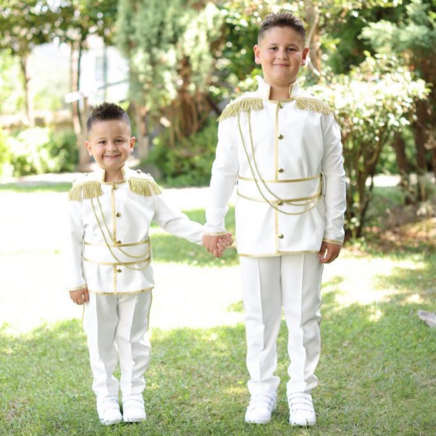 Side view of the Prince White Charming Suit for boys – Designed for comfort and style, this all-white boys' tuxedo includes well-fitted trousers and a stylish vest underneath the jacket, making it ideal for ceremonies, receptions, and formal parties.