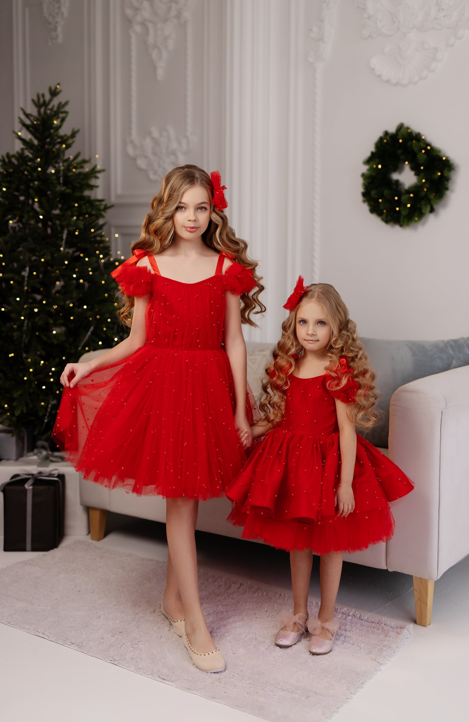 Beautiful red pearl dress for girls, ideal as a Christmas outfit for family photos and festive events.